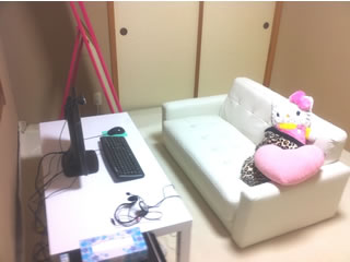 長野駅チャットレディー専用ルームの風景02